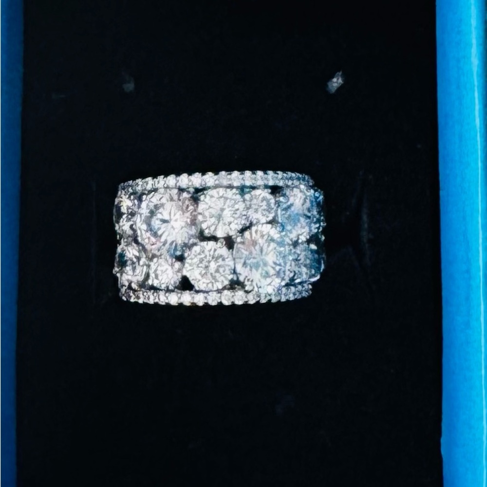 Victoria Weik Thick Band Ring with Multiple Round Simulated Diamonds NWOT - Picture 3 of 13